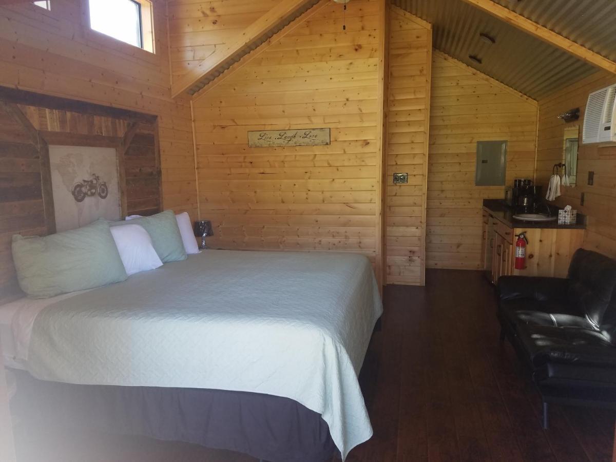 Hotel Al'S Hideaway Cabin And Rv Space, Llc à Pipe Creek Extérieur photo